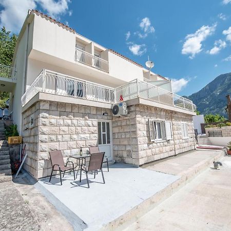 Seafront Apartment โกตอร์ ภายนอก รูปภาพ