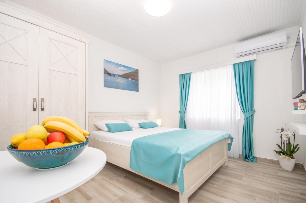 Seafront Apartment โกตอร์ ภายนอก รูปภาพ