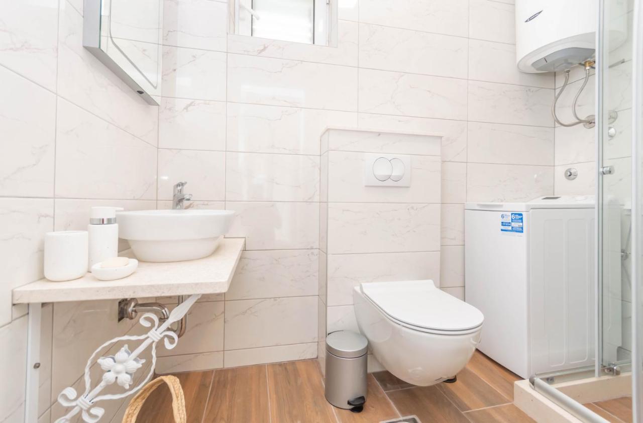 Seafront Apartment โกตอร์ ภายนอก รูปภาพ